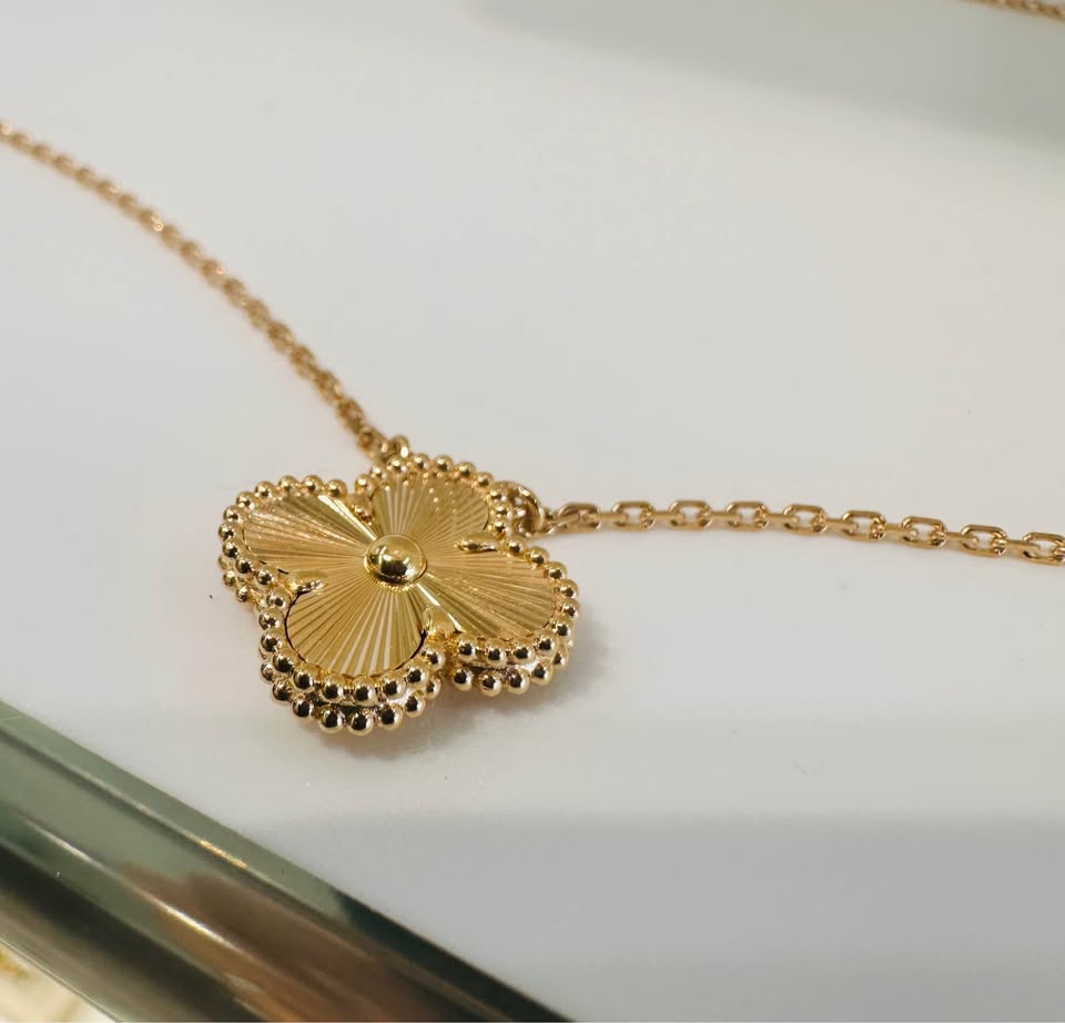 VCA Solid Gold 18 karat yellow gold 18” Necklace