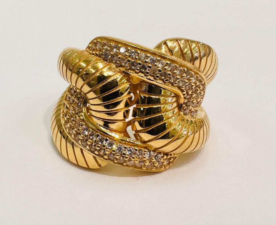 Very unique 18karat solid gold Dinner Ring