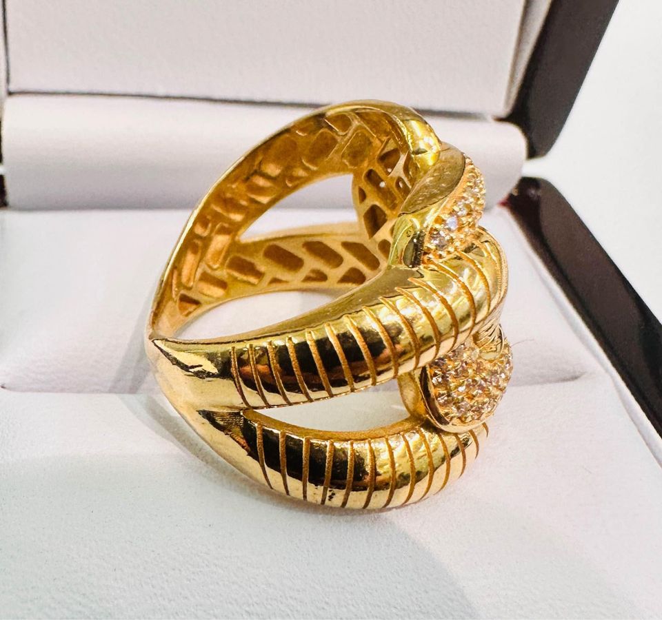 Very unique 18karat solid gold Dinner Ring