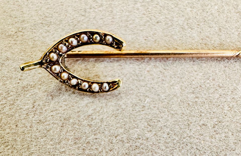 Victorian Antique 14 Karat Gold Horse Shoe Unisex Pin with Pearls