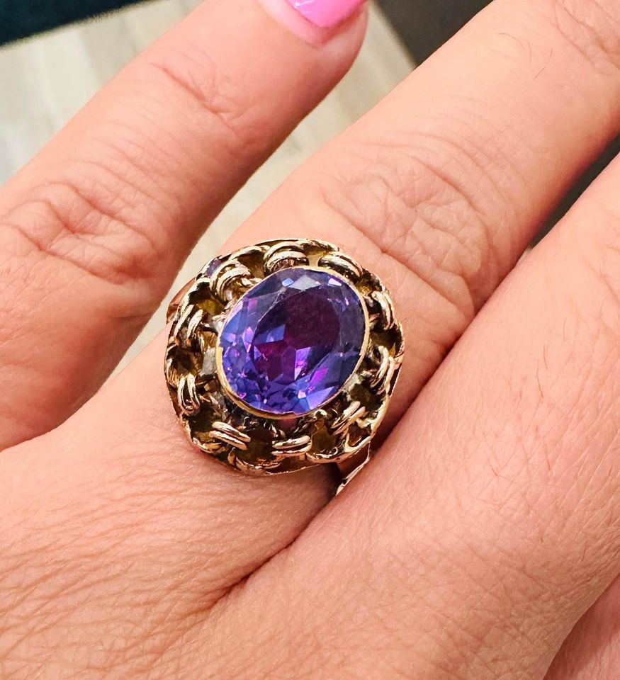 Vintage 18Karat yellow gold statement Ring, 3.00 carat Natural Amethyst