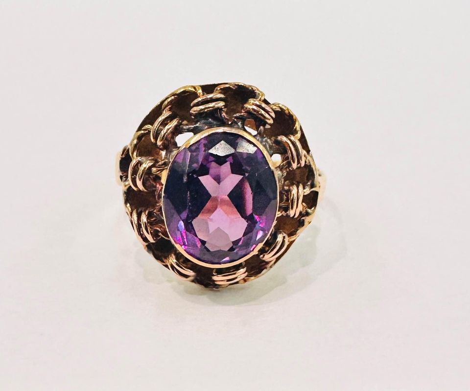 Vintage 18Karat yellow gold statement Ring, 3.00 carat Natural Amethyst