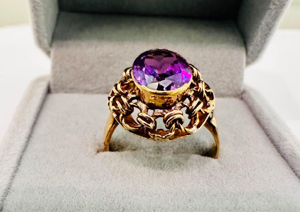 Vintage 18Karat yellow gold statement Ring, 3.00 carat Natural Amethyst