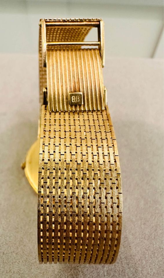 Vintage Gorgeous Birks Swiss Made Unisex watch in Solid 14k Gold