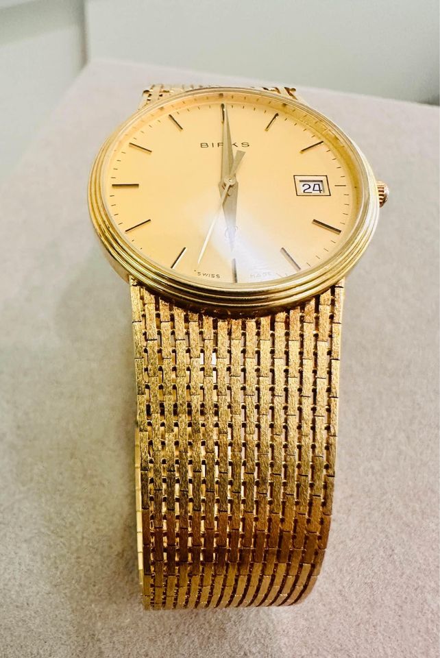 Vintage Gorgeous Birks Swiss Made Unisex watch in Solid 14k Gold