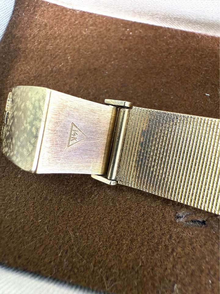 Vintage Longines 14karat Solid Gold Quartz unisex Watch Working And On Time 51grams