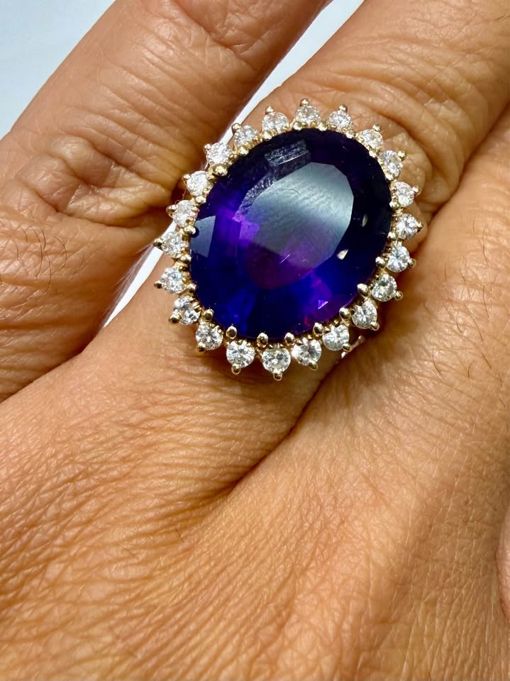 Vintage Natural Diamonds and Amethyst 7 carats in 10k Yellow Gold