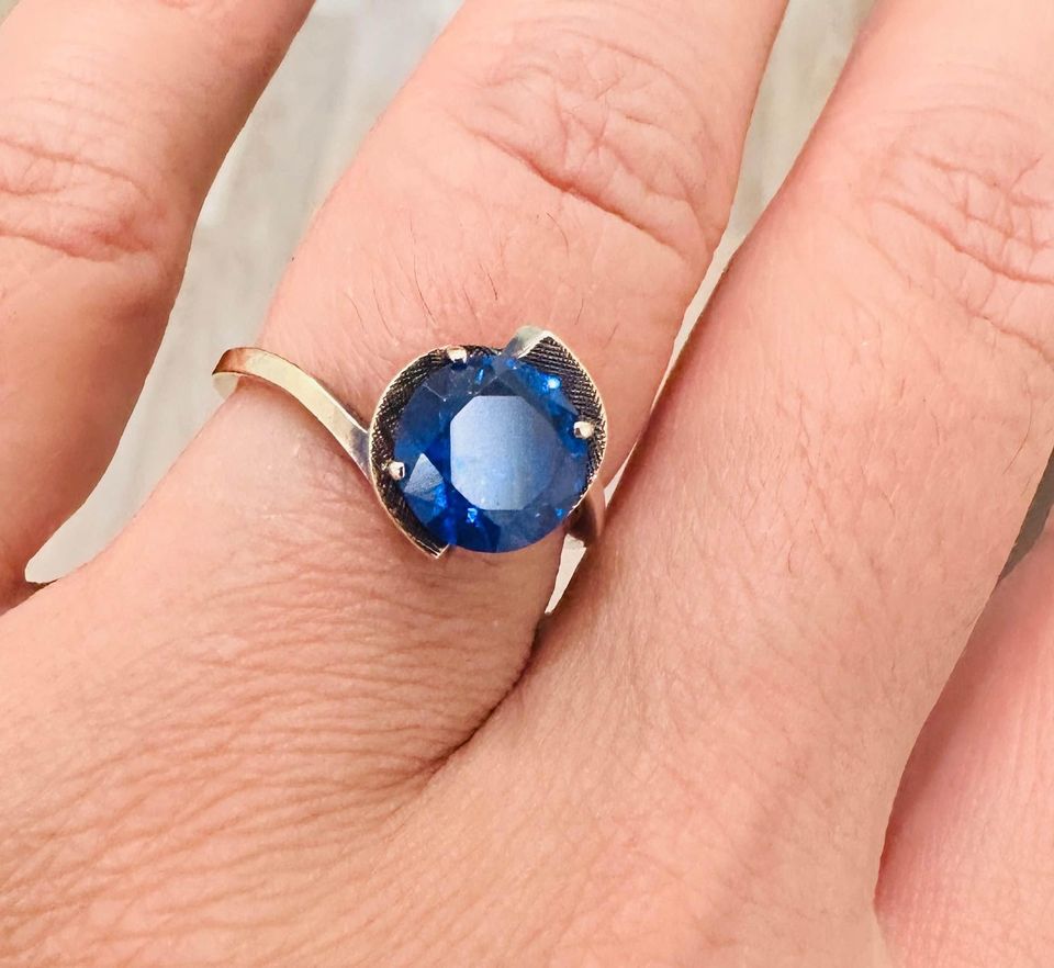 Vintage Synthetic Sapphire 10karat gold ring , 2.00Carat