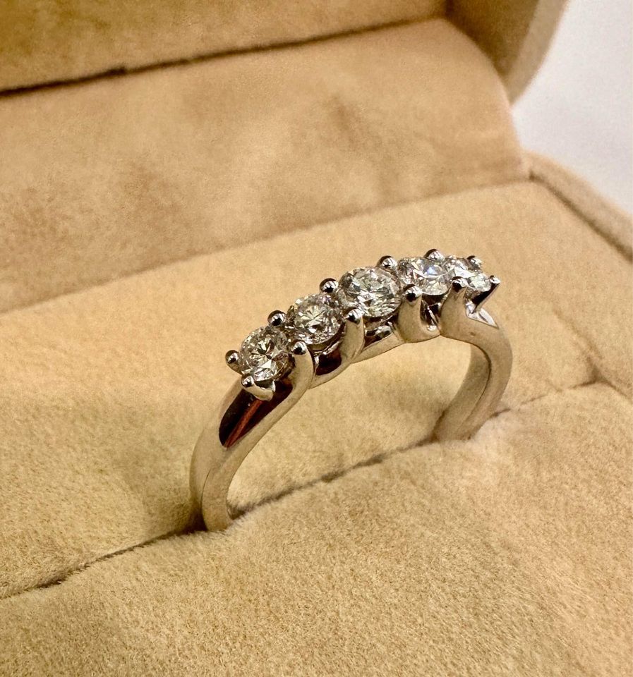 Gorgeous Natural Diamond Anniversary/Wedding band 0.50CTW in 14K White Gold