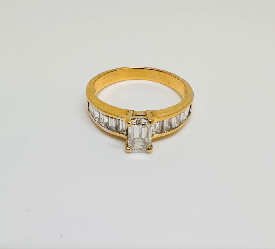 Beautiful 18karat Natural Diamonds Emerald Cut Ring 1.37ctw